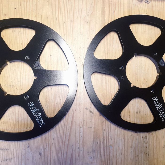 26,5см 10,5" Revox Ревокс Метални ролки за магнетофон.
С лента и кутия
