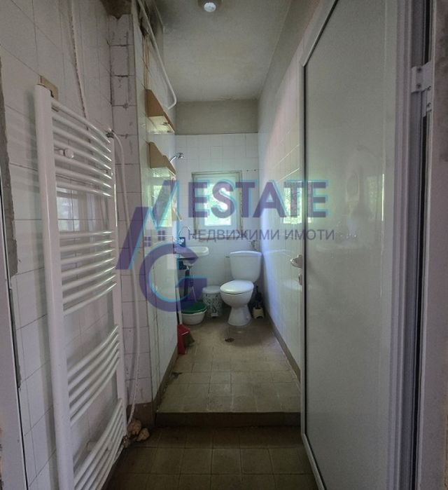 Масивна двуетажна къща гр Нови Искър