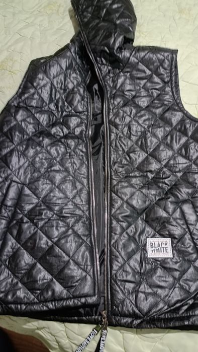 Жилетка черная с карманами