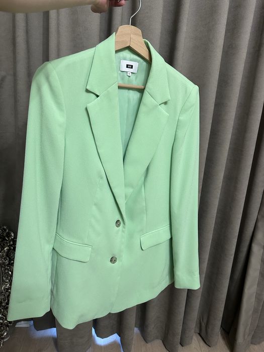 Дамско спортно - елегантно сако