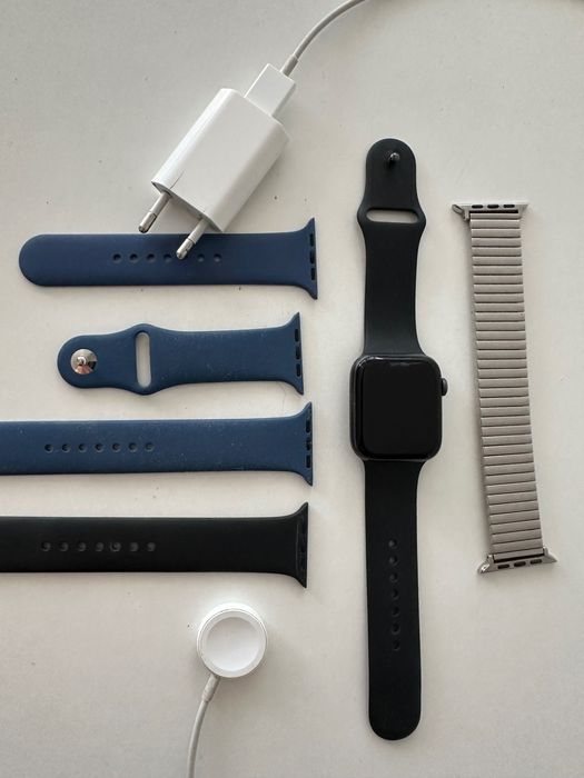 Apple Watch за части или ремонт + 3 каишки и зарядно