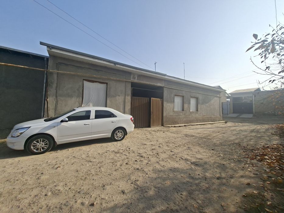 Qibray Otkir maxallada 6 sotokli 5 xonali