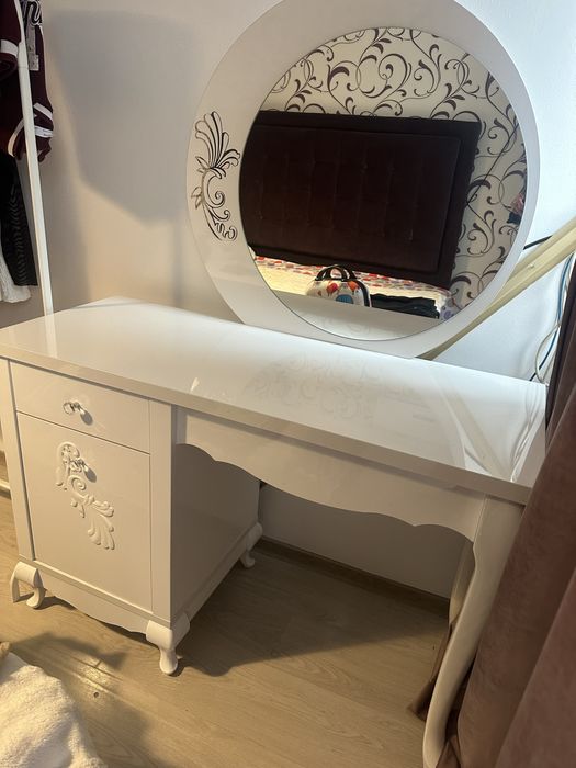 Masa de toaleta eleganta