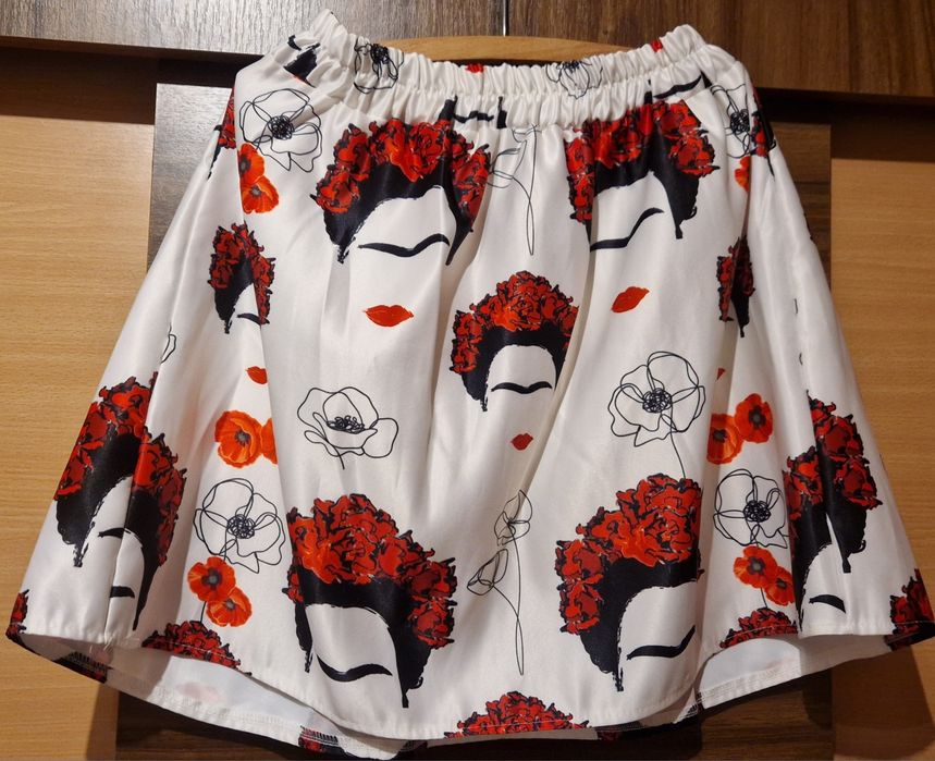 Fustă mini evazată