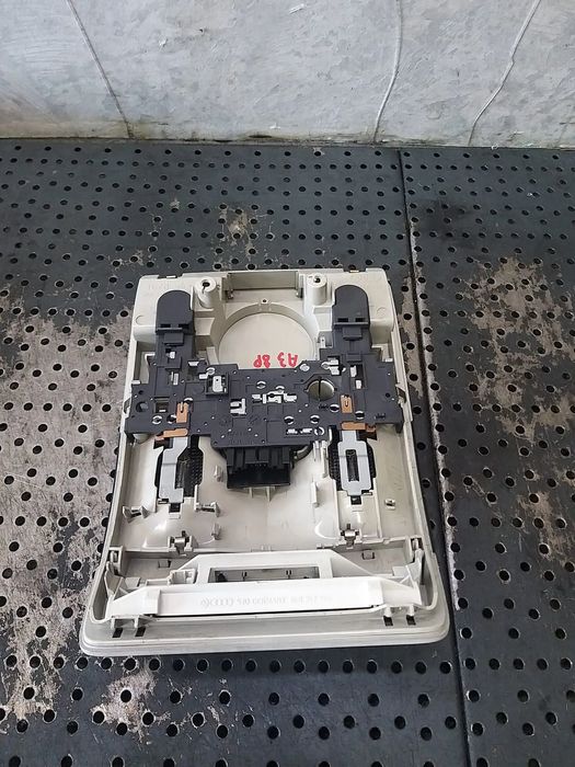 Lampa plafoniera fata audi a3 8p 8e0947565