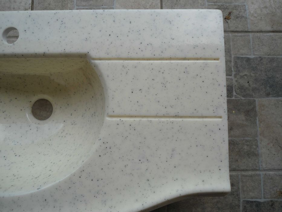 Мивка за баня от технически камък