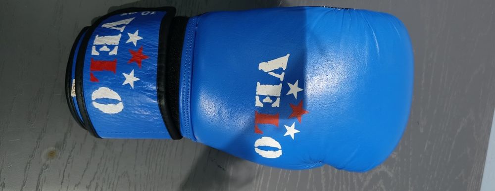Боксерский перчатка