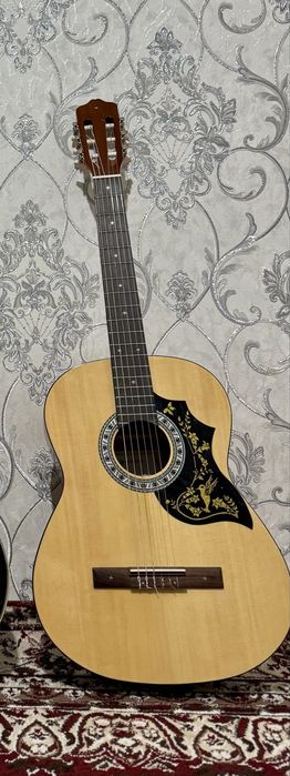 Gitara Caesar.