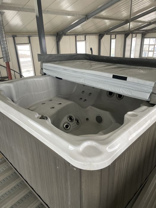 Jacuzzi piscina exterior 6 locuri