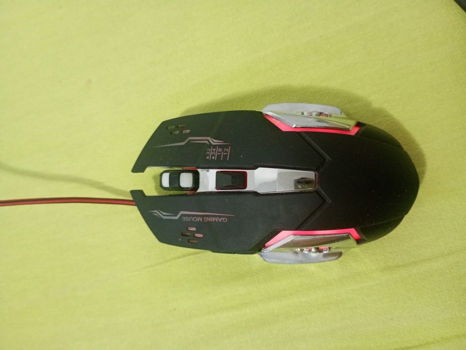 Vând tastaturā și mouse de gaming