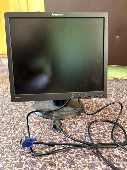 Монитор Lenovo