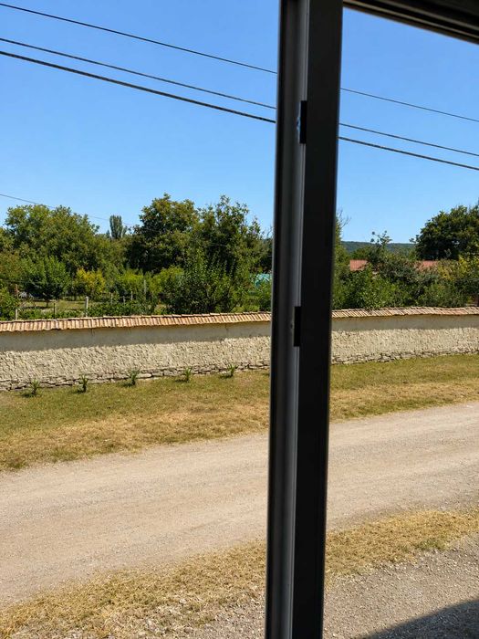 Къща с голяма градина в село Дриново   близо до Попово