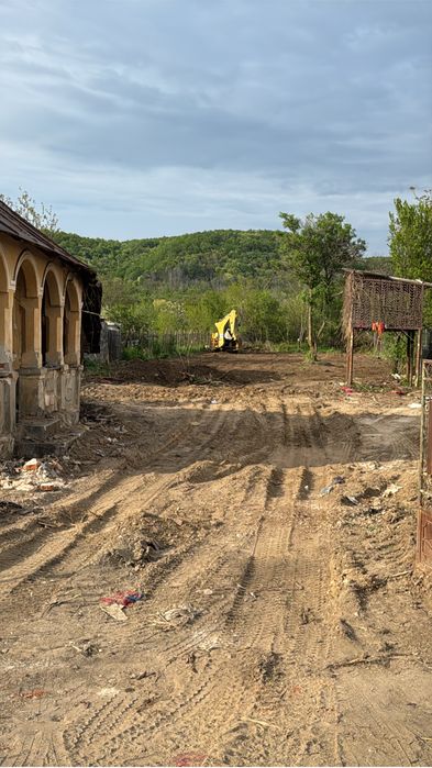 Teren 1055 mp Topoloveni - Cârcinov, construcție existentă (autorizație rapidă), utilități.