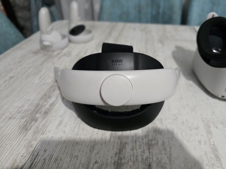 Oculus Quest 2 funcționează perfect, fără stick drift si accesorii