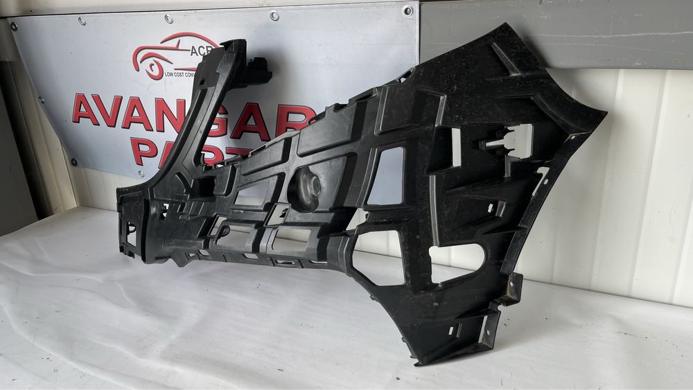 Лява основа за предна броня Mercedes Vito W447