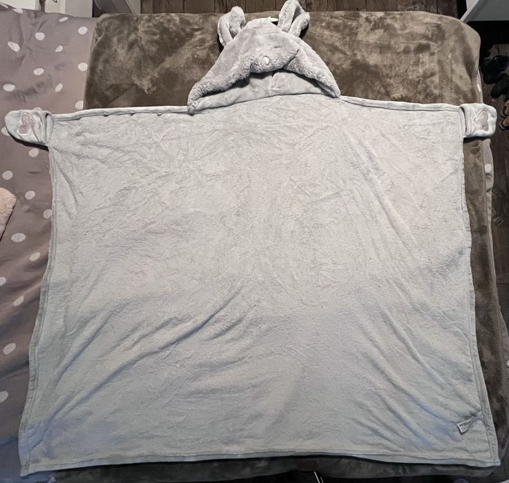 OYSHO Меко одеяло с качулка и джобове с лапи