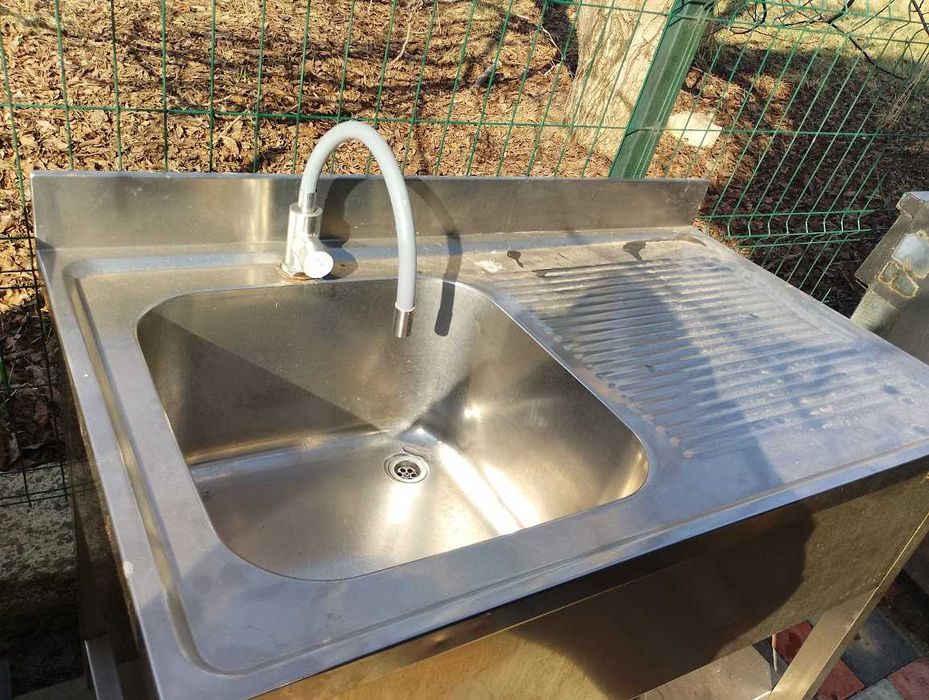 masa  mese chiuvete  de inox   de restaurant