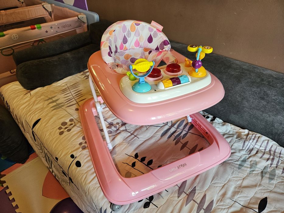 Продавам ЧИСТО НОВА проходилка Chipolino