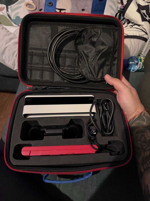 Продавам Nintendo Switch Oled Black&White 10/10, аксесоари и подаръци