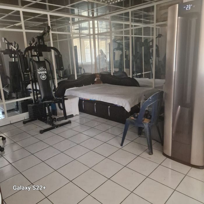 Продава се Тристаен апартамент в Силистра, Митница - 100 кв.м за 561 €/кв.м - Снимка #2