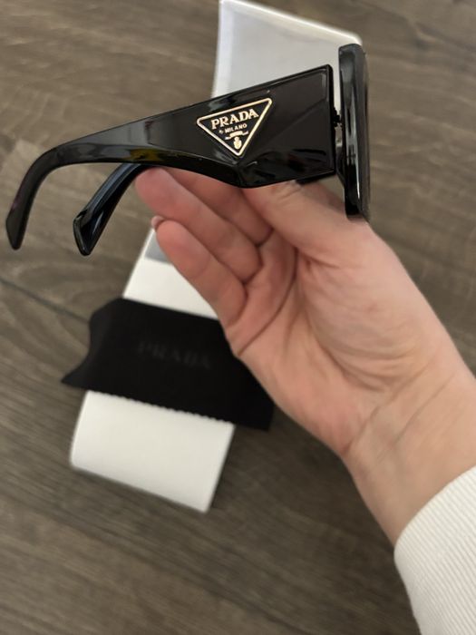 Дамски черни слънчеви очила Prada