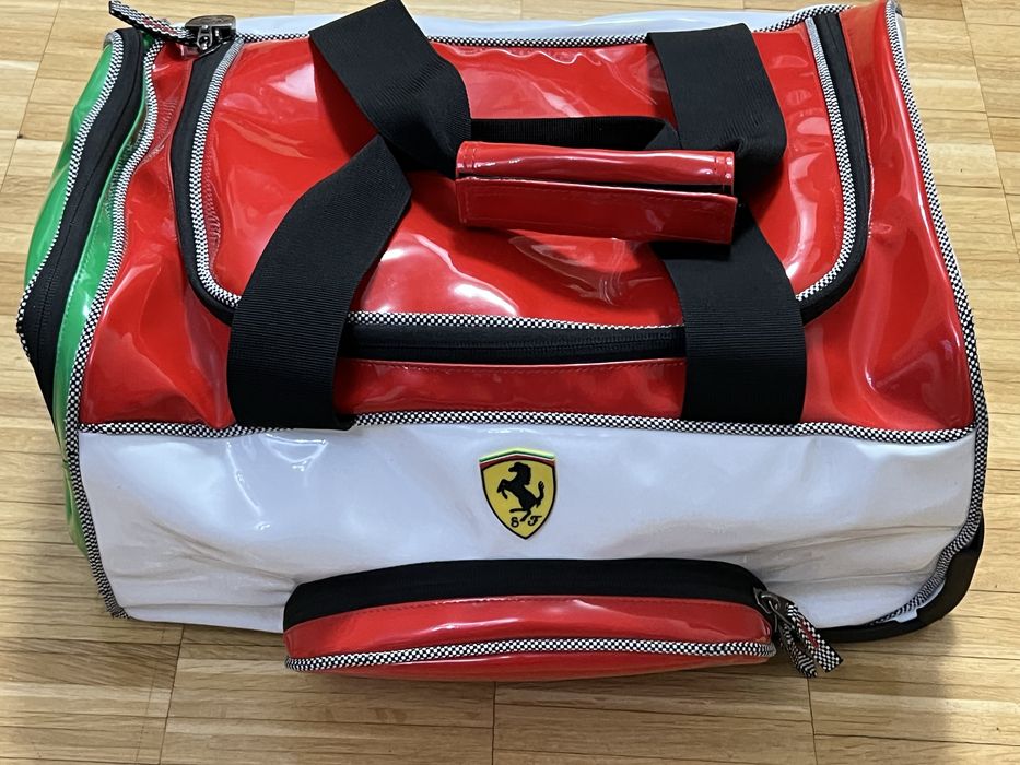 Troler Ferrari cu roșu , alb și verde , voiaj de 47 cm h