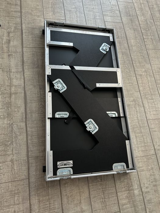 pupitru DJ flight case