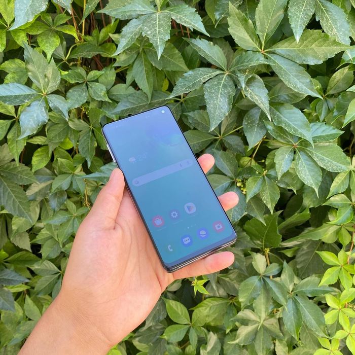 Samsung Galaxy S10 srochni sotiladi