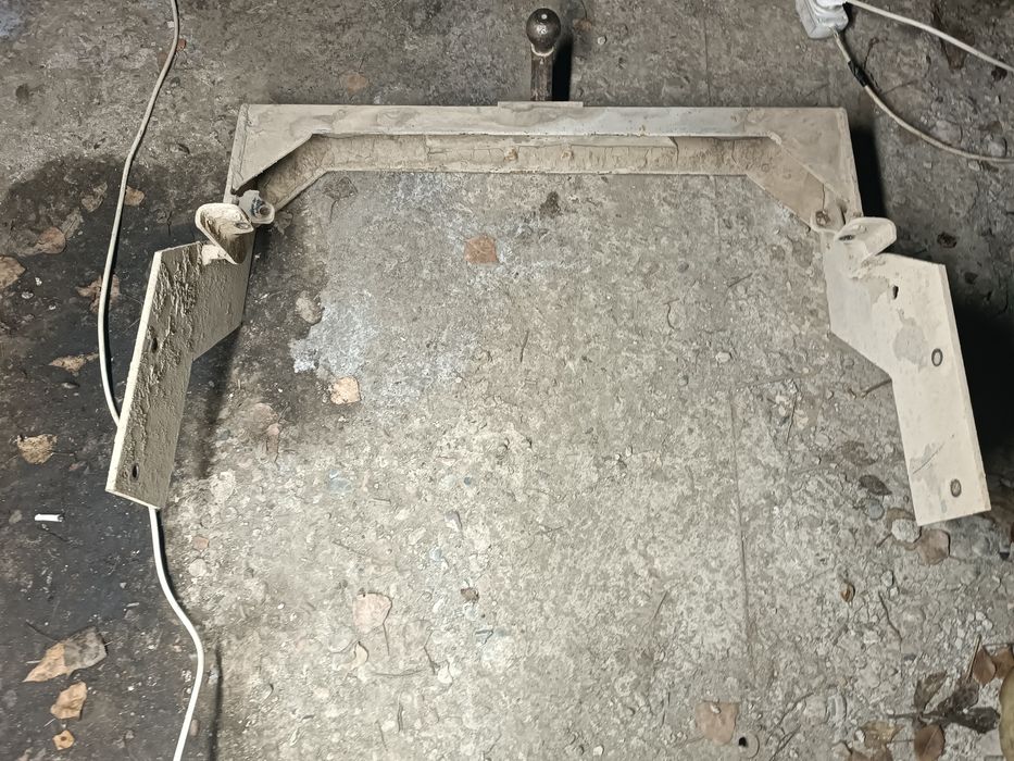 Фаркоп делика квадратная