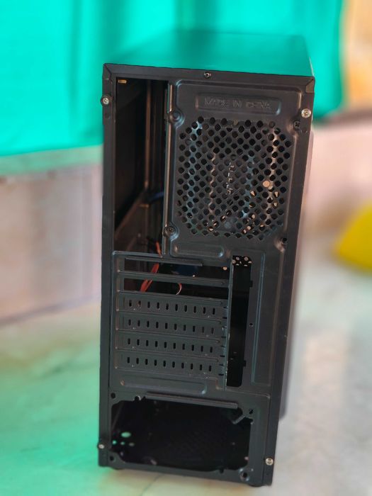 Carcasa pc cu laterala transparenta