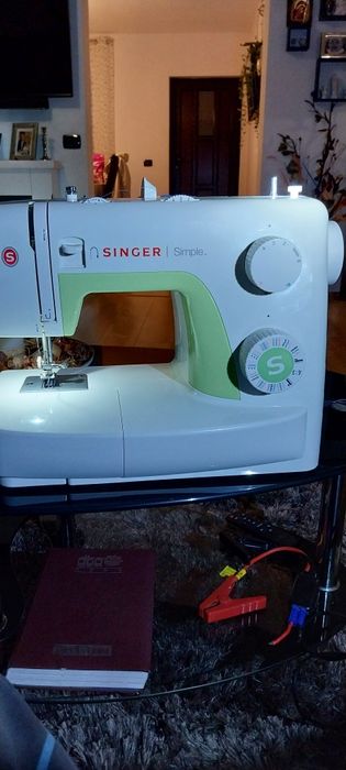 Mașină de cusut SINGER 3229 40 de programe