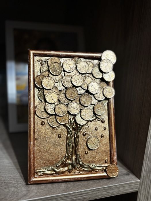 2 картини от жълти стотинки