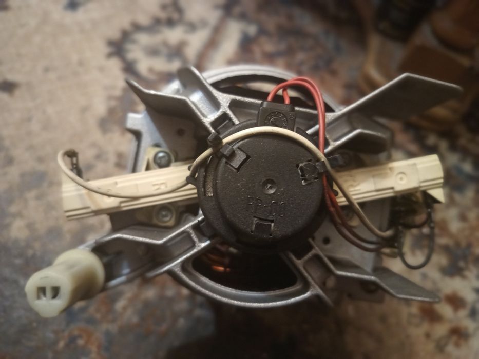 Motor mașina de spălat Whirlpool