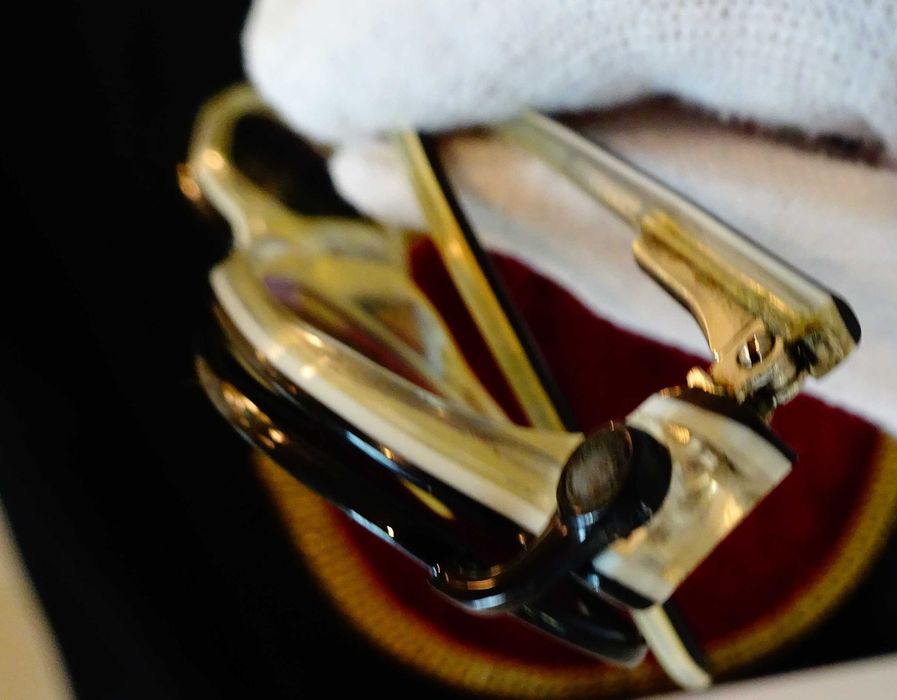 Диоптрични рамки със стъкла и слънчеви очила.