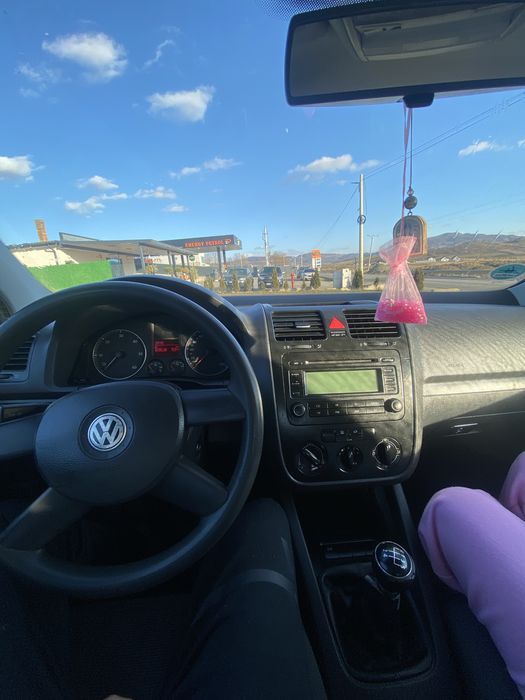 Vand golf 5 gri , cu cutie manuala