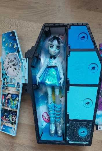 Кукла Frankie Stein Monster High, гардероб с 19 изненадващи модни аксе