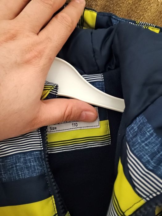 Продам детскую куртку