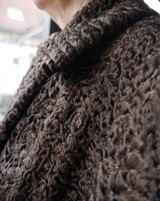 Palton de damă maro astrahan