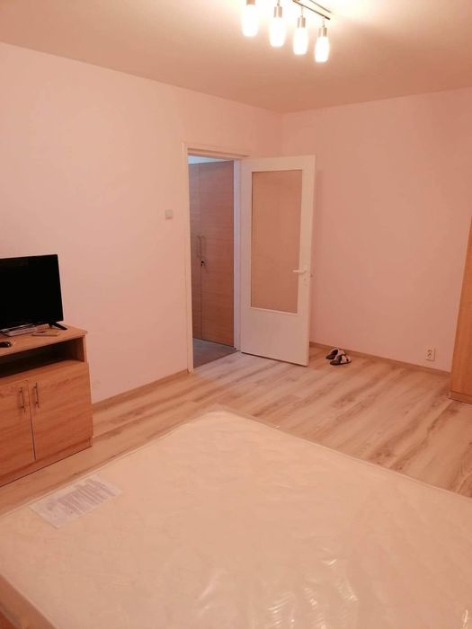 Garsoniera de închiriat în sector 4.