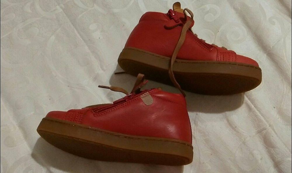 Ghetute superbe din piele (achizitionate din Italia) pentru copii