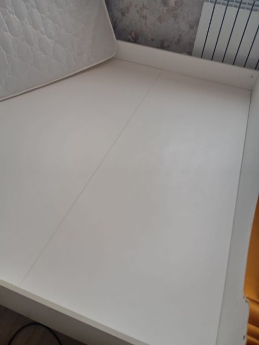 Кровать в хорошем состояние