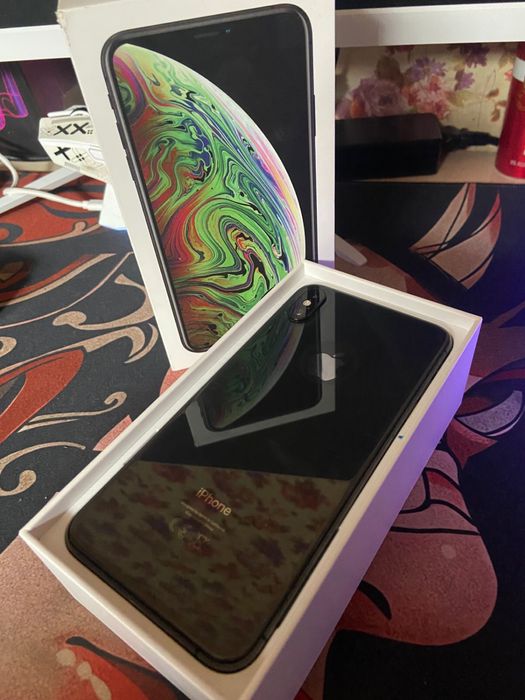 Продам IPhone XS Max (256gb)