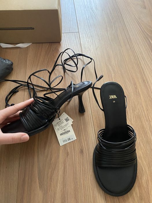 Сандали на токчета от естествена кожа Zara