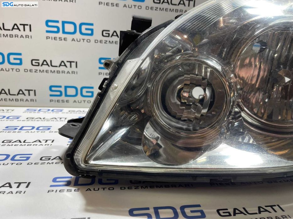 Far Stanga Halogen Toyota Corolla Verso 2004 - 2009 Cod P7105L [B3017]