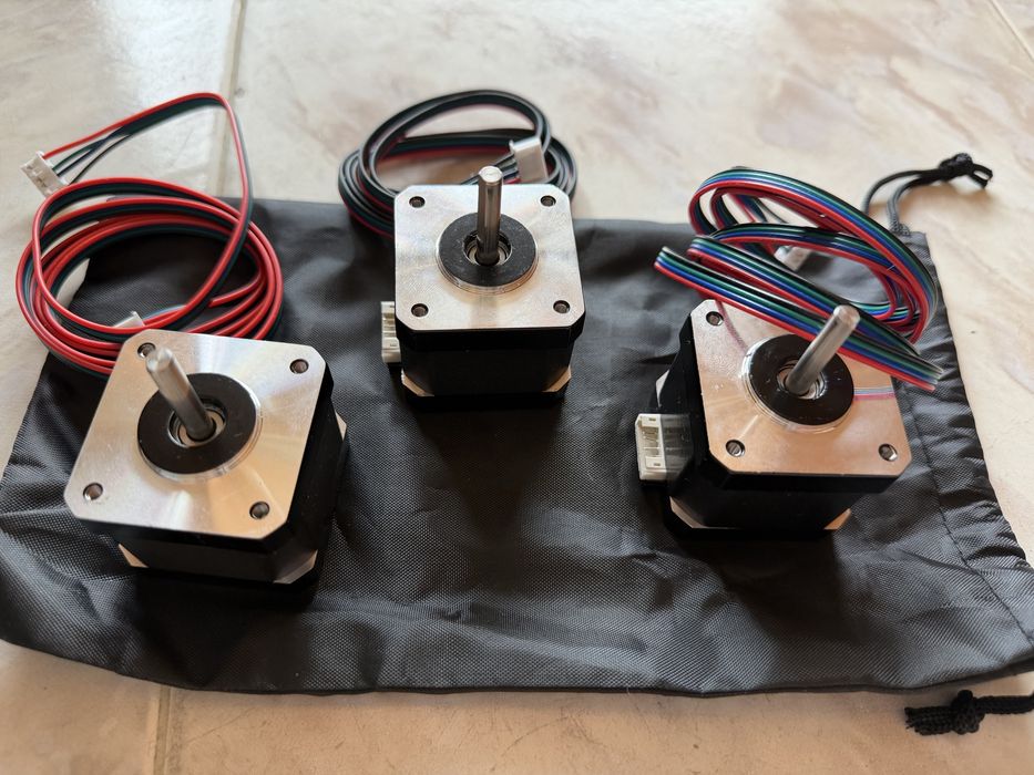 3 бр. стъпкови мотора NEMA 17 за CNC, 3D принтер, лазер или роботика