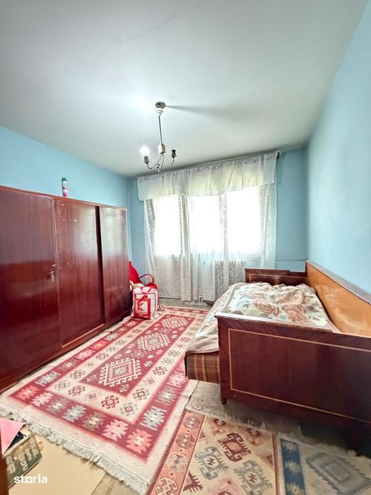 Apartament 3 camere Decomandat Podu Ros, etaj 3!