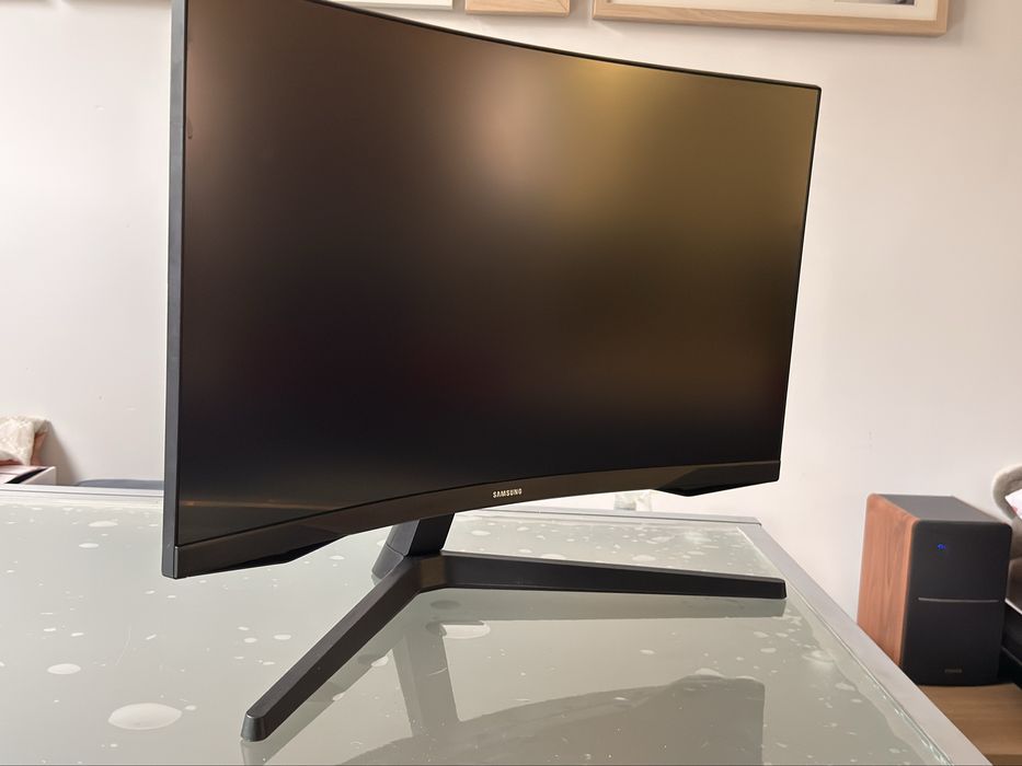 Монитор Samsung Odyssey G55A QHD 165Hz с повреден HDMI порт