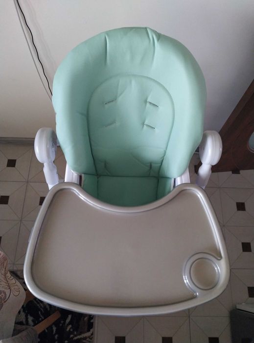 Стол за хранене зелен