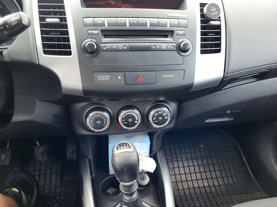 Mitsubishi Outlander 2.2 DI-D 177 CP | 4x4 | 7 Locuri | Manual | Xenon