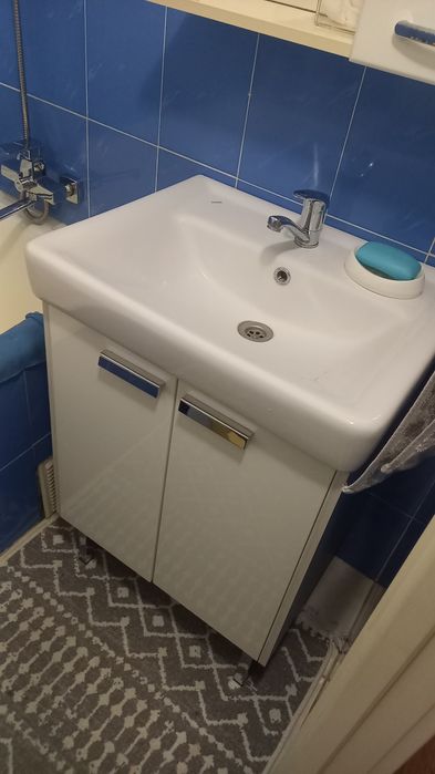 Тумба с зеркалом в ванную